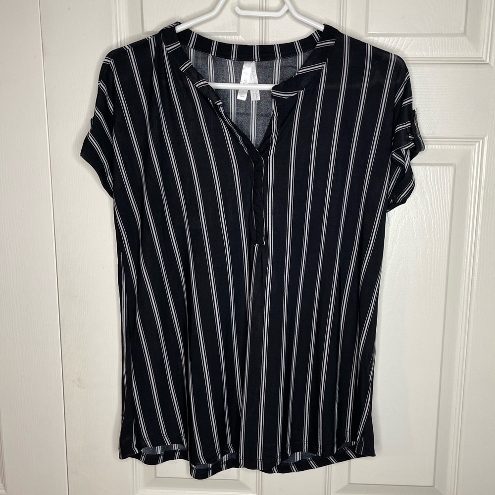2 Dye 4 Striped Short Sleeve Button Blouse Black White Stripes Medium